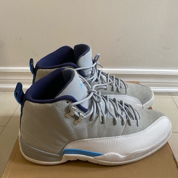 Air Jordon 12 Retro - WLF GRY/UNVRSTY BL-WHT-MDNGHT - Picture 2 of 9